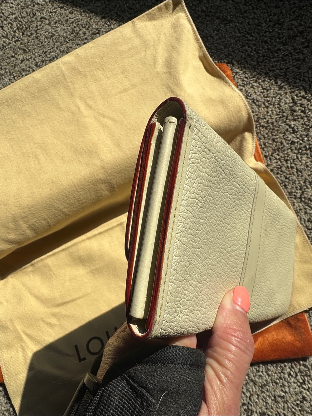 Louis Vuitton Cream Pebbled Leather Wallet with Gold Tone Hardware - Picture 4 of 6